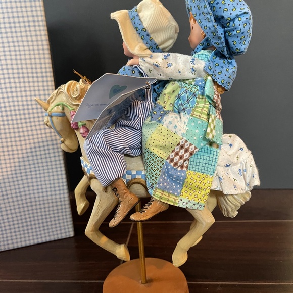 2004 Holly Hobbie and Robbie TCFC figurine riding a carousel horse - Picture 6 of 12